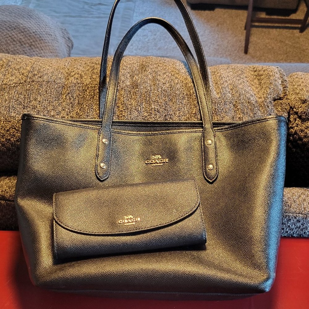 Coach Crossgrain Leather Black Purse with Matching Wallet